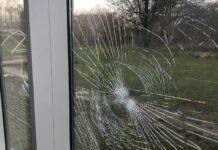 Ювенальні поліцейські Дніпра встановили дітей, які кидали каміння у вікна