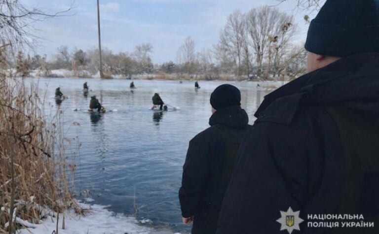 Обережно — тонкий лід: поліція Дніпра закликає громадян не виходити на водойми