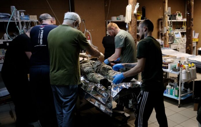 _medik_poranennya_foto_vitaliy_nosach_rbk_ukrayina_14_3b153ee146886b547c9a6d7a98ec23bb_1300x820