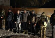 За майже півмільйона гривень переправляв мешканців Дніпропетровщини за кордон: чоловіку повідомлено про підозру