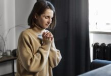 Церква у смартфоні? ПЦУ пояснила, чи може онлайн-трансляція замінити похід до храму