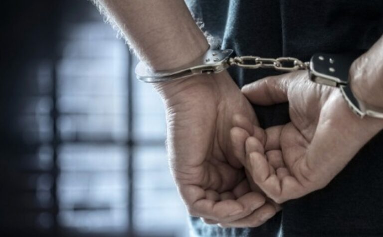 Поліцейські Дніпра повідомили про підозру чоловікові у крадіжці з квартири