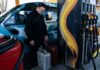 Ціни на АЗС летять вгору: чи варто скуповувати бензин і як не дати йому зіпсуватися