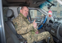 Камʼянське передало пікап для медичної служби на Оріхівський напрямок