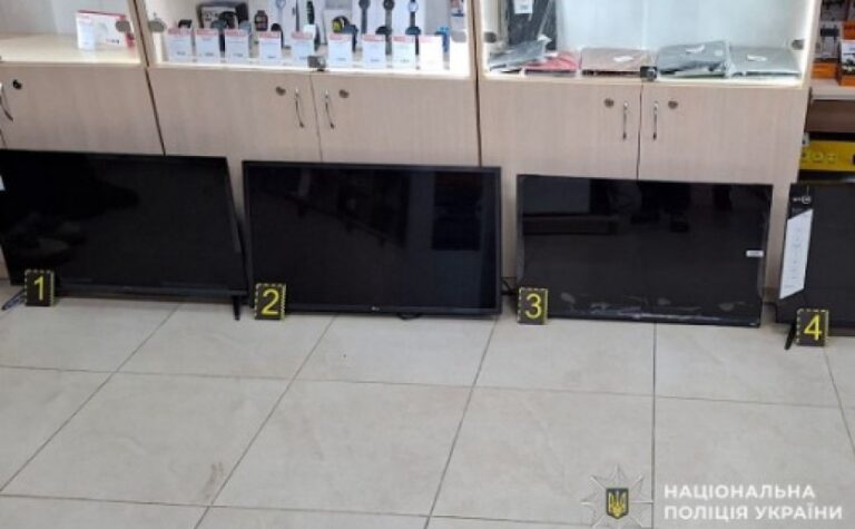 Двічі обікрав місцеву жительку: у Марганці поліцейські викрили чоловіка на серії майнових злочинів