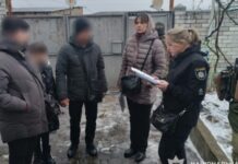 Дітей били, садили на ланцюг і морили голодом: у Дніпрі слідчі повідомили про підозру подружжю за фактом катування дітей у дитячому будинку сімейного типу