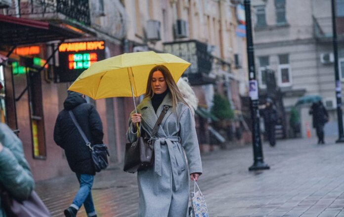 _pogoda_parasolka_zhinka__foto__igor_kuznetsov__rbk_ukrayina_dsc7164_991395937cefeabb21a37e9490f4dc96_1300x820