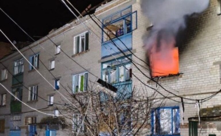 Понад 10 разів ворог обстрілював Дніпропетровщину: пошкоджено багатоквартирний будинок