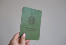 Маєте свідоцтво про народження часів СРСР? Коли змінити його обов’язково та як це зробити
