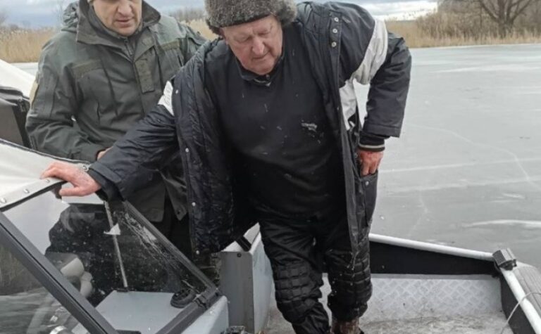 Поблизу Обухівки рибалка провалився під лід