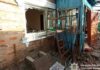 У Нікополі внаслідок ворожого обстрілу загинула літня жінка, є поранений: слідчі зібрали речові докази воєнних злочинів росіян