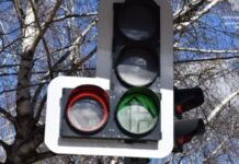 У Дніпрі на перехресті проспекту Олександра Поля та вулиці Улянівської з’явилися нові світлофори