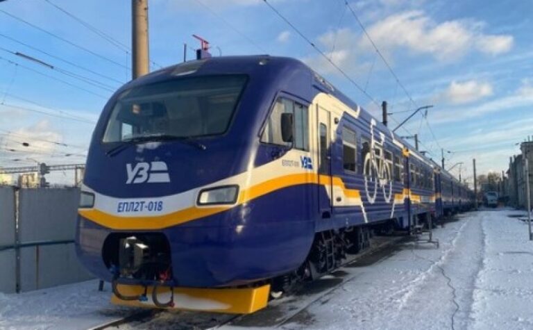 Електропоїзд Дніпро — Запоріжжя сьогодні курсуватиме за зміненим розкладом: подробиці