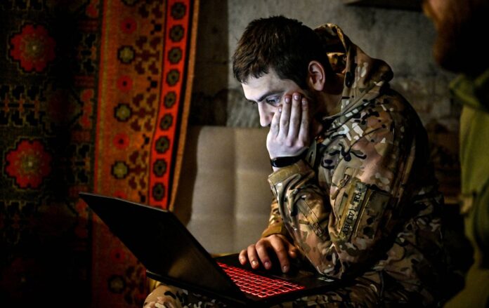 _viyskoviy_noutbuk_zaporizka_oblast_zima__photo_by_ukrinform_nurphoto_via_gettyimages_1876276055_0c6170deb41067087f1d21763ac5a647_1300x820