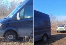 У Кривому Розі патрульні прийшли на допомогу водієві, який застряг на бездоріжжі