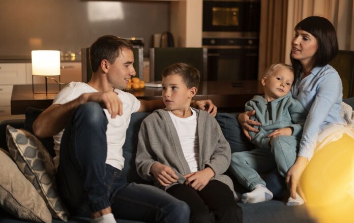 _ya_rodina_batki_diti_kimnaia_rozmova_freepik_com__4f7ad8d6d1adbfc2727c11780c849e23_1300x820