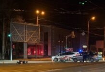 У Дніпрі на проспекті Хмельницького Daewoo зіштовхнувся з мотоциклістом: постраждали двоє людей