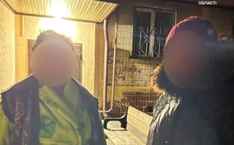 У Дніпрі патрульні допомогли жінці, яка загубилася, повернутися додому