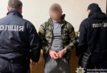 Поліцейські Самара затримали зловмисника, який незаконно зберігав зброю та боєприпаси