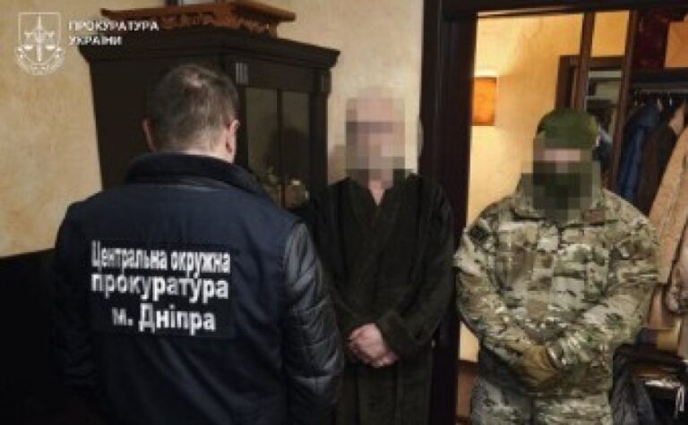 Збували зброю через мілітарі-аукціон: підозрюються двоє жителів Дніпра