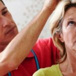 Куди зникають сантиметри: чому ми стаємо нижчими з віком і чи можна це зупинити