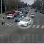 У Дніпрі 17-річний водій Tesla спричинив ДТП і намагався втекти від поліції