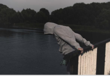 У Дніпрі патрульні запобігли спробі самогубства на мосту