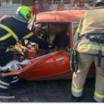 Врізався у стовп: у Кривому Розі водія деблокували з авто після ДТП