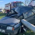 У Нікопольському районі легковик врізався у залізобетонну опору: рятувальники деблокували постраждалого водія з понівеченого автомобіля