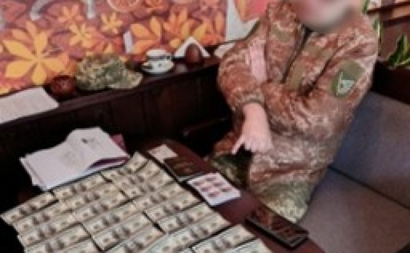 Поліцейські Дніпропетровщини викрили факт зловживання впливом за участі військовослужбовця