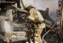 У Дніпрі ліквідували пожежу на території СТО