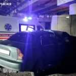 У Запоріжжі «Ланос» не впорався з керуванням та зіштовхнувся із бетонною опорою