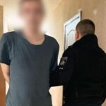 Розбійний напад на зупинці: слідчі Дніпра повідомили про підозру зловмиснику