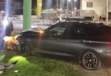 У Кривому Розі водій BMW не справився з керуванням та наїхав на електроопору