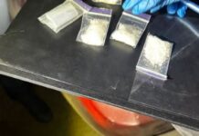 4 зіп-пакети з речовиною білого кольору: у Кривому Розі патрульні виявили у чоловіка наркотичні речовини