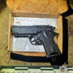 Поліція затримала 18-річного хлопця, який поцілив у дівчину з пневматичного пістолета