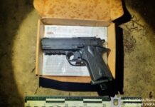 Поліція затримала 18-річного хлопця, який поцілив у дівчину з пневматичного пістолета