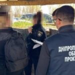 Вимагала 3 тис. доларів США за «вирішення питання» щодо фіктивного поновлення на службі військового СЗЧ: у Кривому Розі повідомлено про підозру патрульній поліцейській