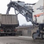 У Дніпрі відновлюють дорожнє покриття на Самарському мосту: рух перекрито до 9 квітня