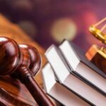 Шантажують порнографією, яку зняли у його кабінеті: на Дніпропетровщині суддя заявив про втручання в діяльність