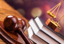 Шантажують порнографією, яку зняли у його кабінеті: на Дніпропетровщині суддя заявив про втручання в діяльність