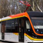 У Дніпрі ремонтують колії: як курсуватимуть трамваї ввечері