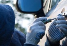 Незаконно заволоділи автомобілем у Жовтих Водах: поліцейські затримали двох зловмисників