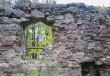 Надвірнянський замок Краснодвір: забута фортеця з таємницями