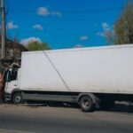 У Дніпрі на проспекті Мазепи вантажівка вʼїхала у кіоск: подробиці ДТП