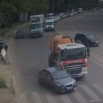 На проспекті Богдана Хмельницького у Дніпрі сталася ДТП за участю вантажівки та легковика