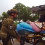 Життя у зоні постійного ураження: поліцейські «Білого янгола» продовжують евакуацію жителів Нікопольщини