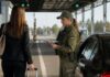 Жінкам-чиновницям дозволили виїзд за кордон