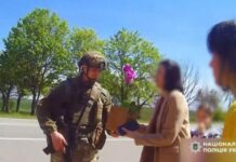 «Ми з дітьми встигли вийти, а двоє зятів отримали поранення через атаку ворожого дрона»: поліцейські «Білого янгола» евакуюють родини з дітьми з прифронтових громад