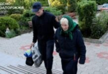 Офіцери-рятувальники ДСНС Запоріжжя евакуювали літню жінку з прифронтової громади